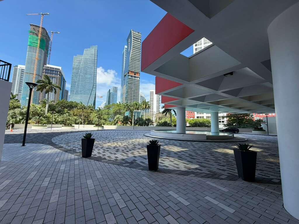 1581 Brickell Avenue 406