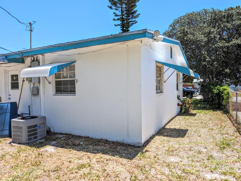 Photo of 1450 8th St, West Palm Beach, FL 33401 (MLS # R10993959)