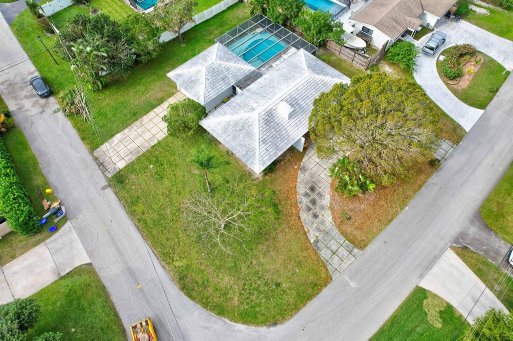 Photo of 91 Golfview Drive, Tequesta, FL 33469 (MLS # R10952646)