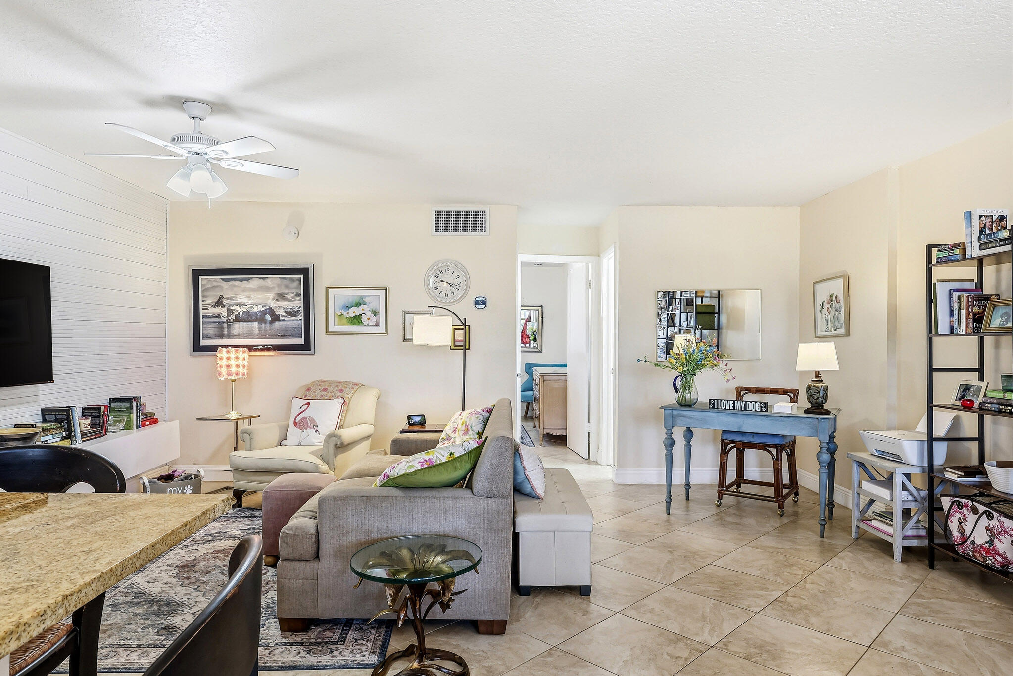 109 Paradise Harbour Boulevard 203