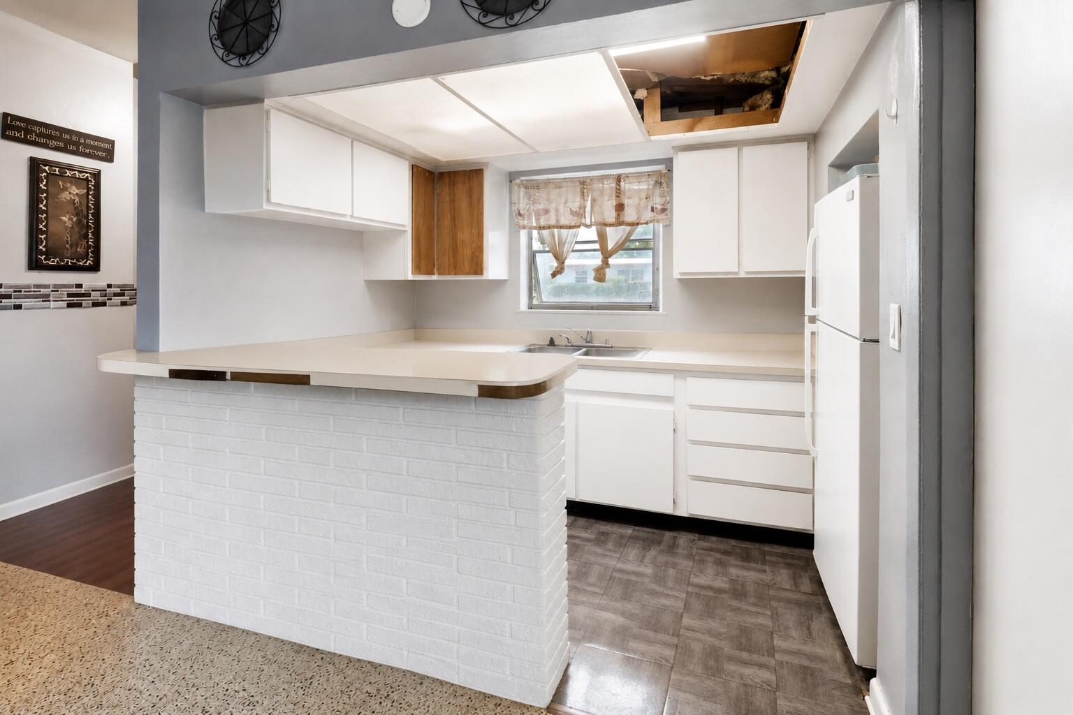 LAKE AIRE ESTATES - Residential