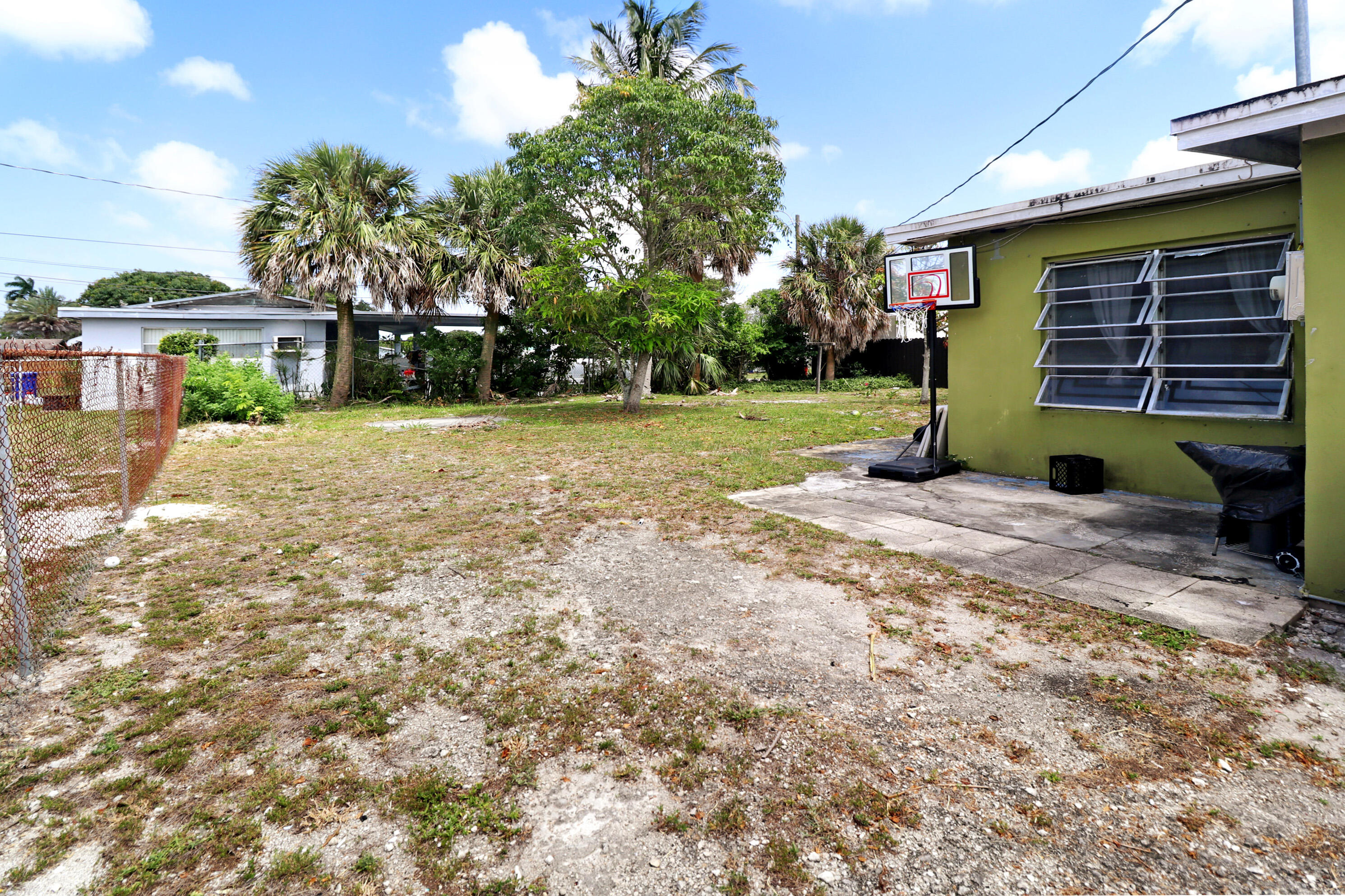 LAKE AIRE ESTATES - Residential
