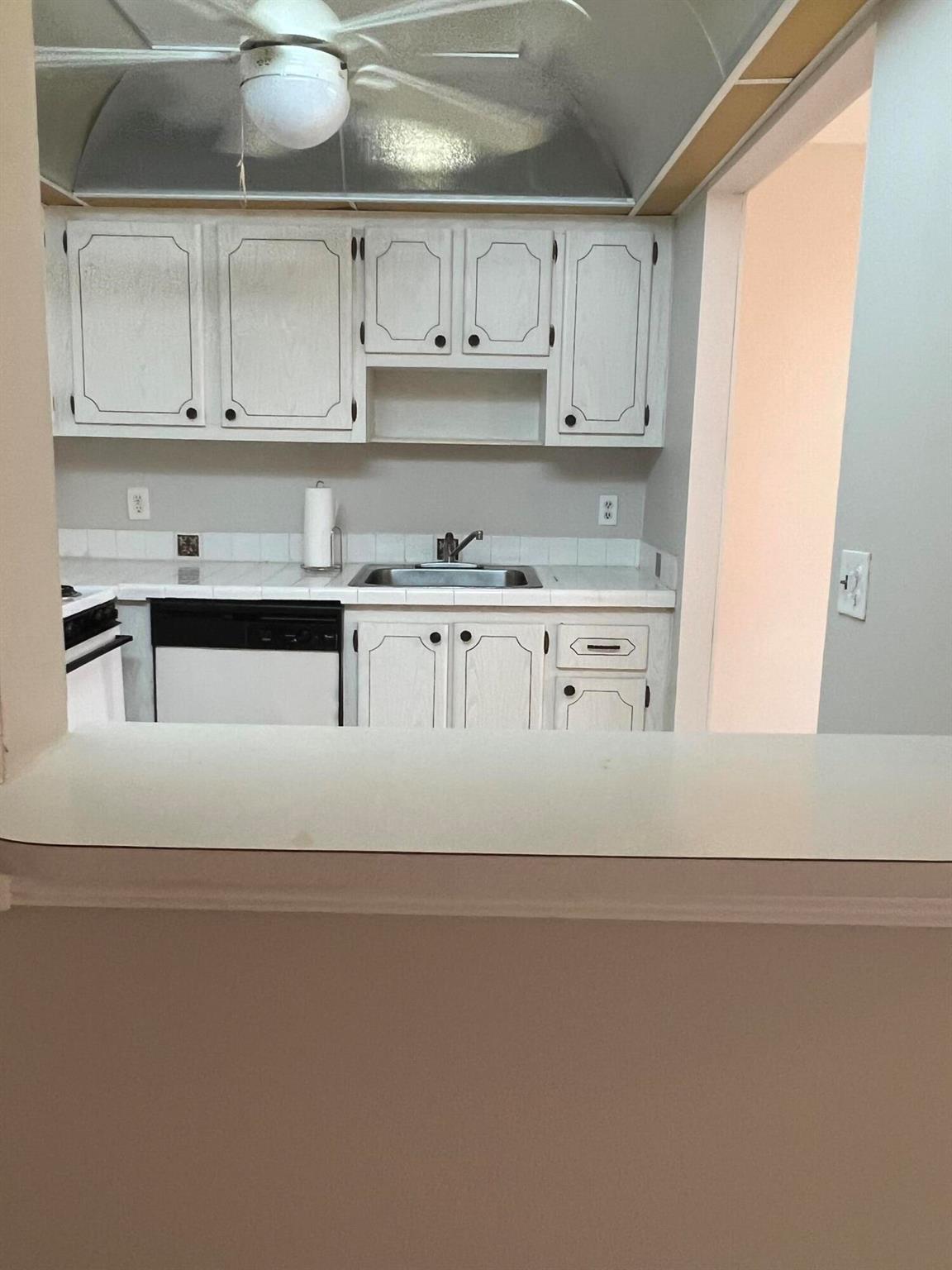 KINGS POINT SAXONY CONDOS - Residential Lease