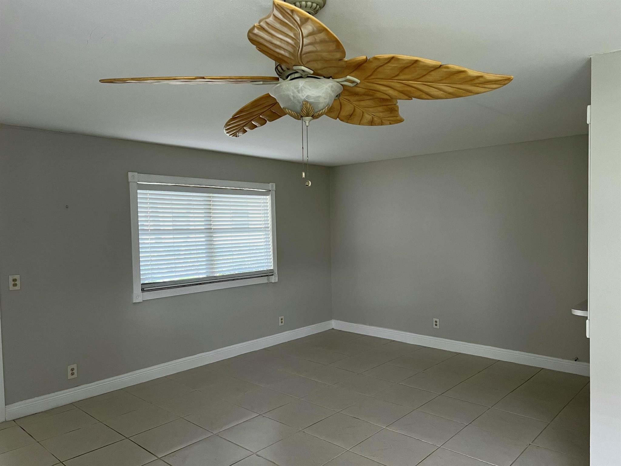 KINGS POINT SAXONY CONDOS - Residential Lease