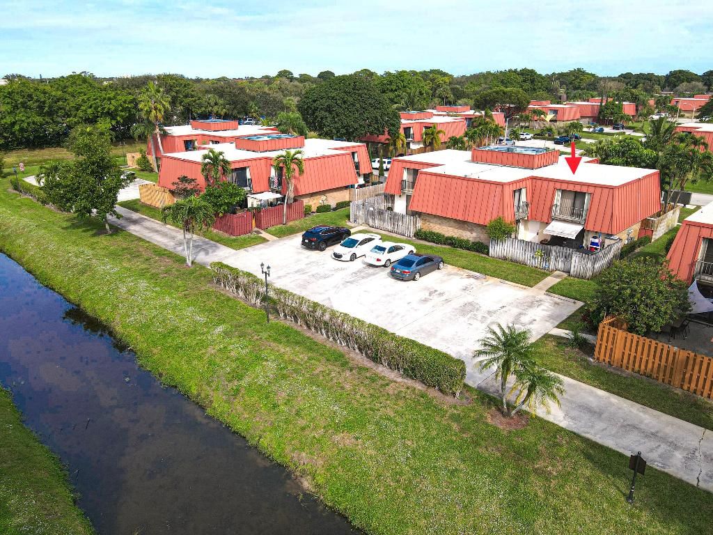 Photo of 3330 Meridian Way S #D, Palm Beach Gardens, FL 33410 (MLS # R10941292)