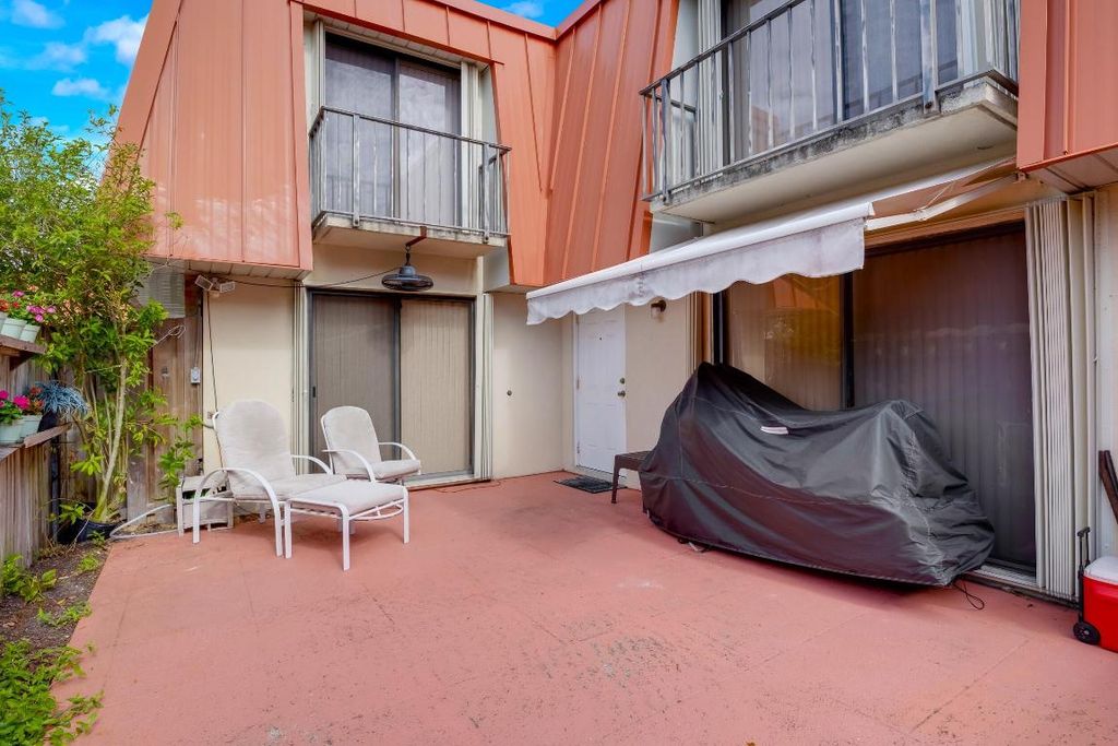 Photo of 3330 Meridian Way S #D, Palm Beach Gardens, FL 33410 (MLS # R10941292)