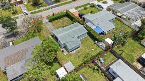 Tiny photo for 330 NE 59th Court, Oakland Park, FL 33334 (MLS # B26025031)