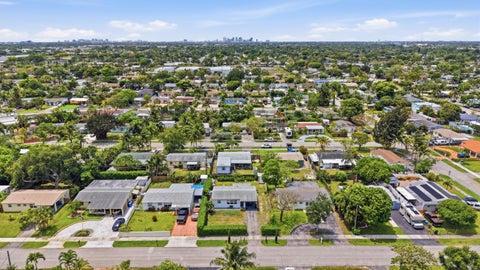Tiny photo for 330 NE 59th Court, Oakland Park, FL 33334 (MLS # B26025031)