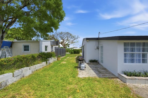 Tiny photo for 330 NE 59th Court, Oakland Park, FL 33334 (MLS # B26025031)