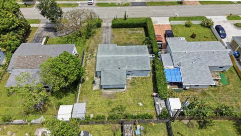 Tiny photo for 330 NE 59th Court, Oakland Park, FL 33334 (MLS # B26025031)
