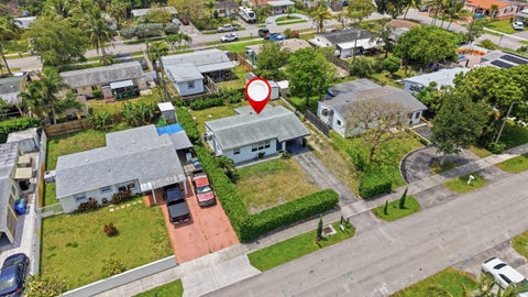 Tiny photo for 330 NE 59th Court, Oakland Park, FL 33334 (MLS # B26025031)