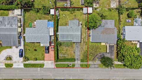 Tiny photo for 330 NE 59th Court, Oakland Park, FL 33334 (MLS # B26025031)