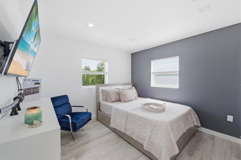 Tiny photo for 330 NE 59th Court, Oakland Park, FL 33334 (MLS # B26025031)