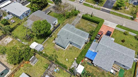 Tiny photo for 330 NE 59th Court, Oakland Park, FL 33334 (MLS # B26025031)