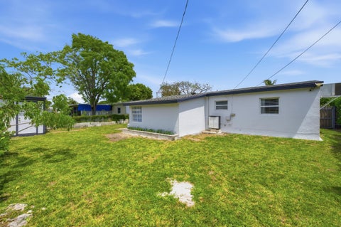 Tiny photo for 330 NE 59th Court, Oakland Park, FL 33334 (MLS # B26025031)