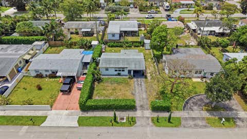 Tiny photo for 330 NE 59th Court, Oakland Park, FL 33334 (MLS # B26025031)