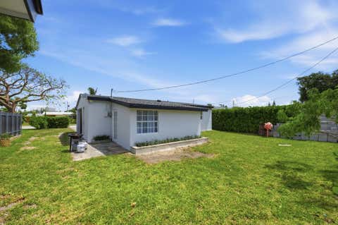 Tiny photo for 330 NE 59th Court, Oakland Park, FL 33334 (MLS # B26025031)
