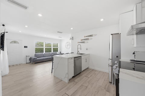 Tiny photo for 330 NE 59th Court, Oakland Park, FL 33334 (MLS # B26025031)