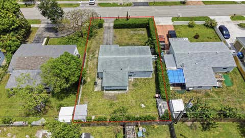 Tiny photo for 330 NE 59th Court, Oakland Park, FL 33334 (MLS # B26025031)