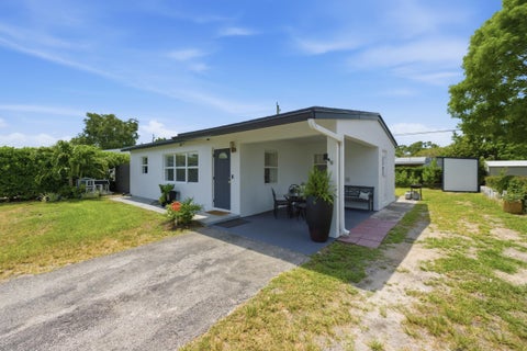 Tiny photo for 330 NE 59th Court, Oakland Park, FL 33334 (MLS # B26025031)
