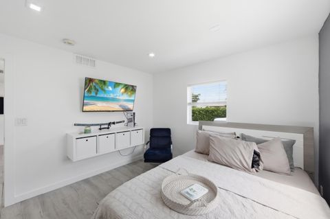 Tiny photo for 330 NE 59th Court, Oakland Park, FL 33334 (MLS # B26025031)