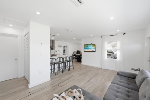 Tiny photo for 330 NE 59th Court, Oakland Park, FL 33334 (MLS # B26025031)
