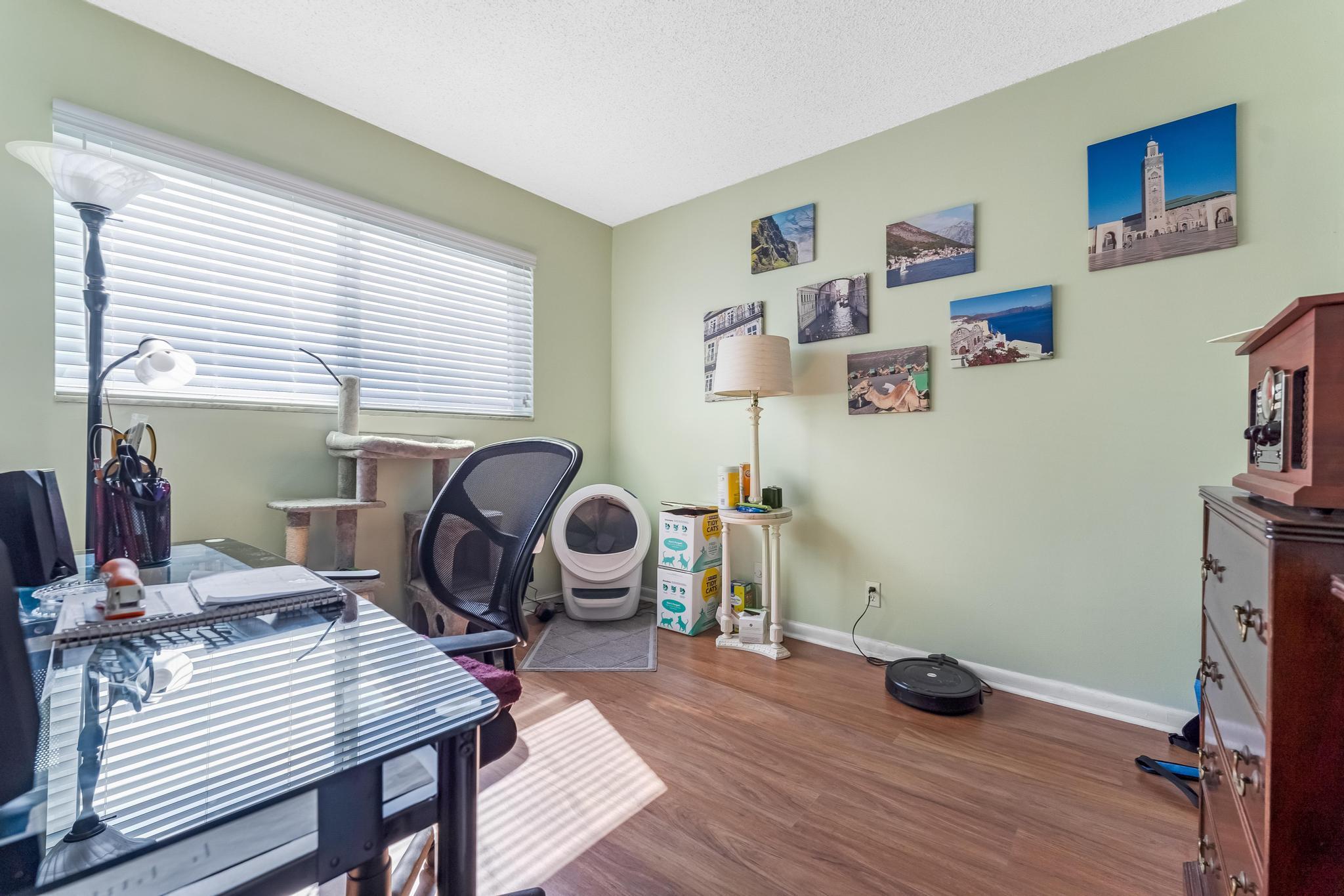 LAKESIDE VILLAGE CONDO 10 - Residential