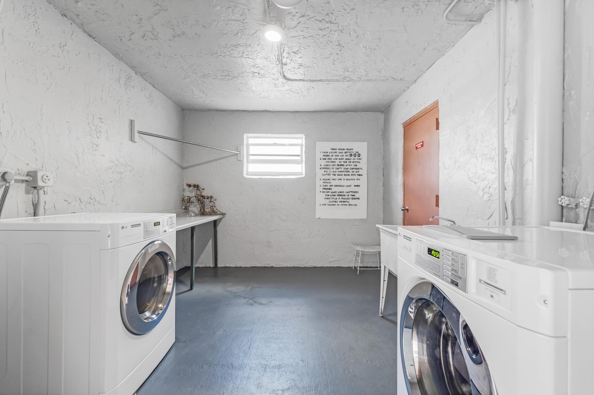 LAKESIDE VILLAGE CONDO 10 - Residential