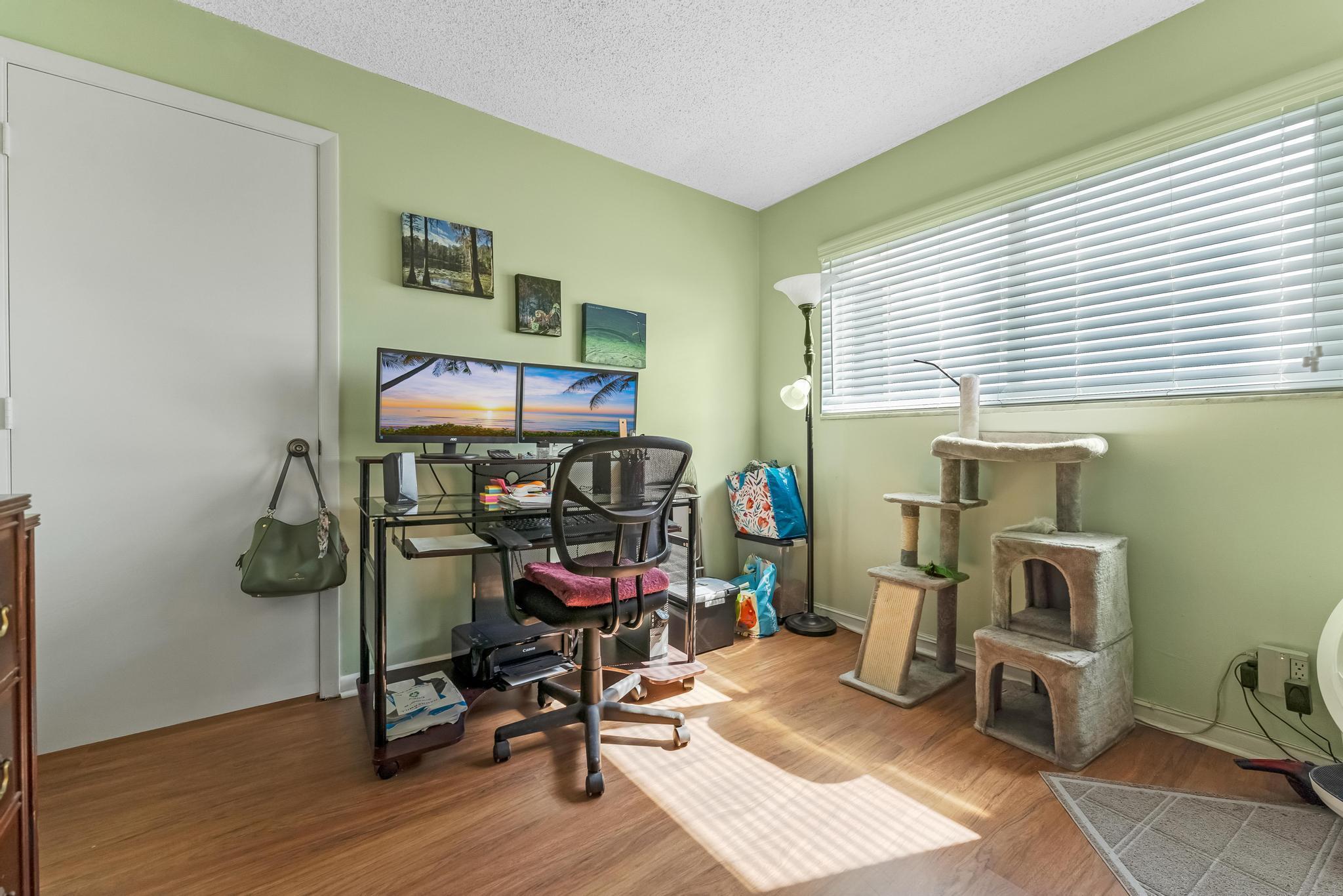 LAKESIDE VILLAGE CONDO 10 - Residential