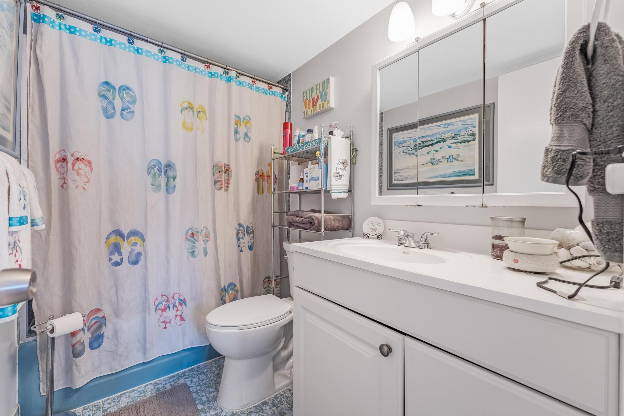 LAKESIDE VILLAGE CONDO 10 - Residential