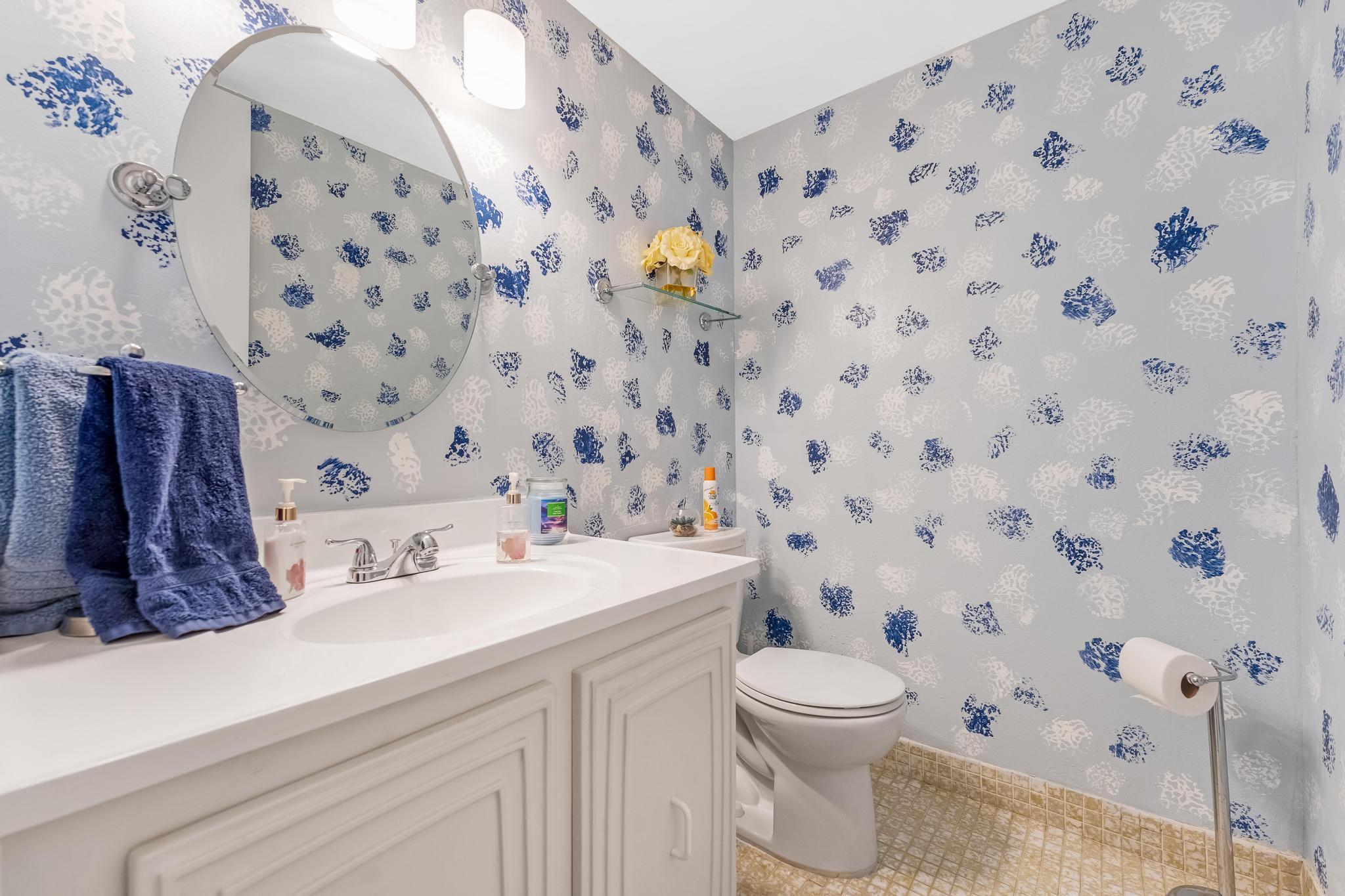 LAKESIDE VILLAGE CONDO 10 - Residential