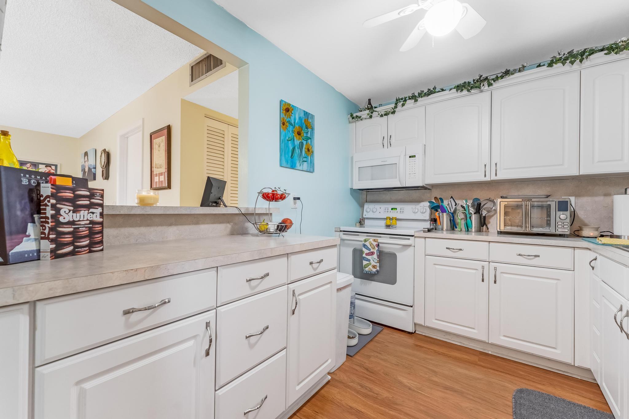 LAKESIDE VILLAGE CONDO 10 - Residential