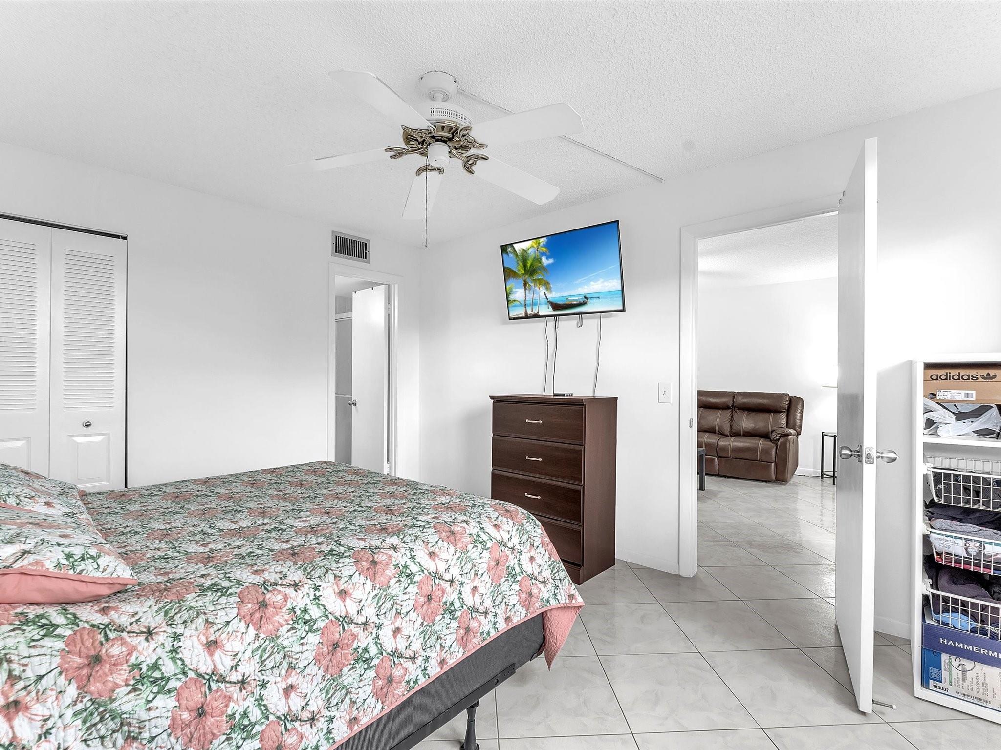 SUNRISE LAKES - Residential