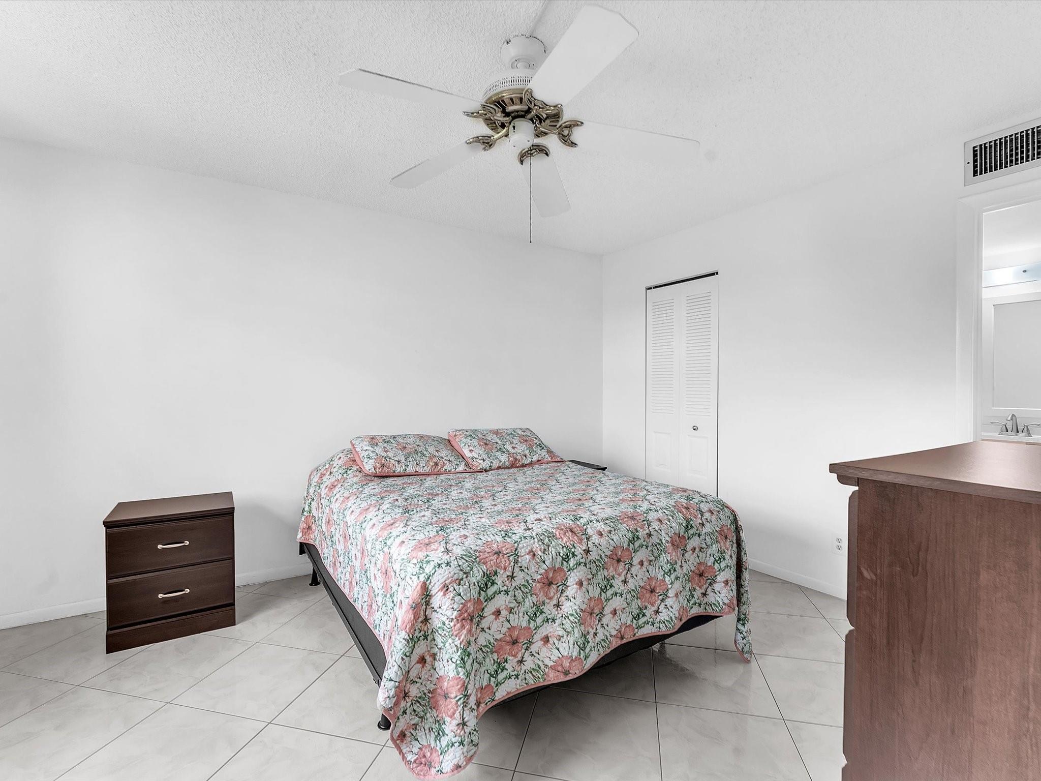 SUNRISE LAKES - Residential
