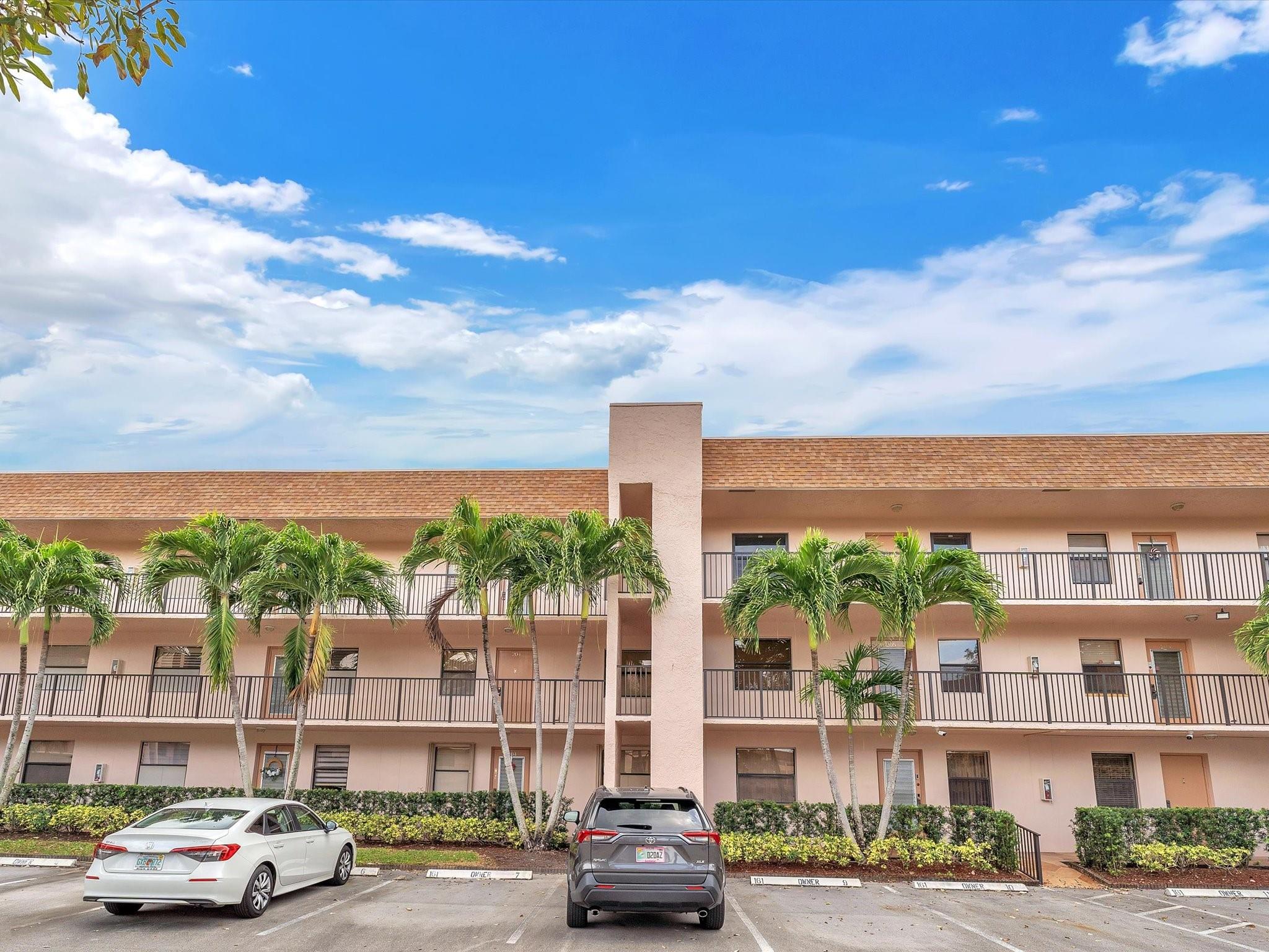 SUNRISE LAKES - Residential