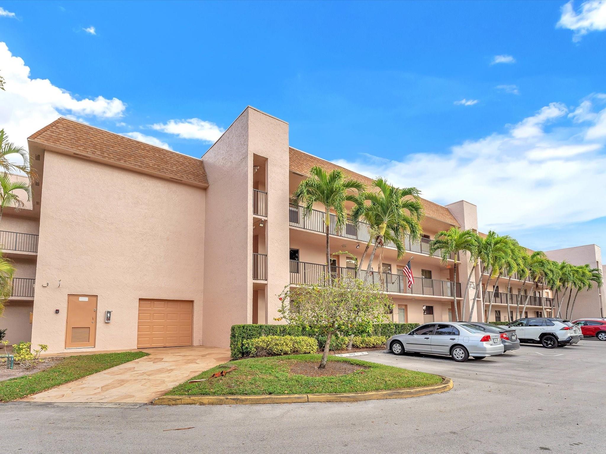 SUNRISE LAKES - Residential