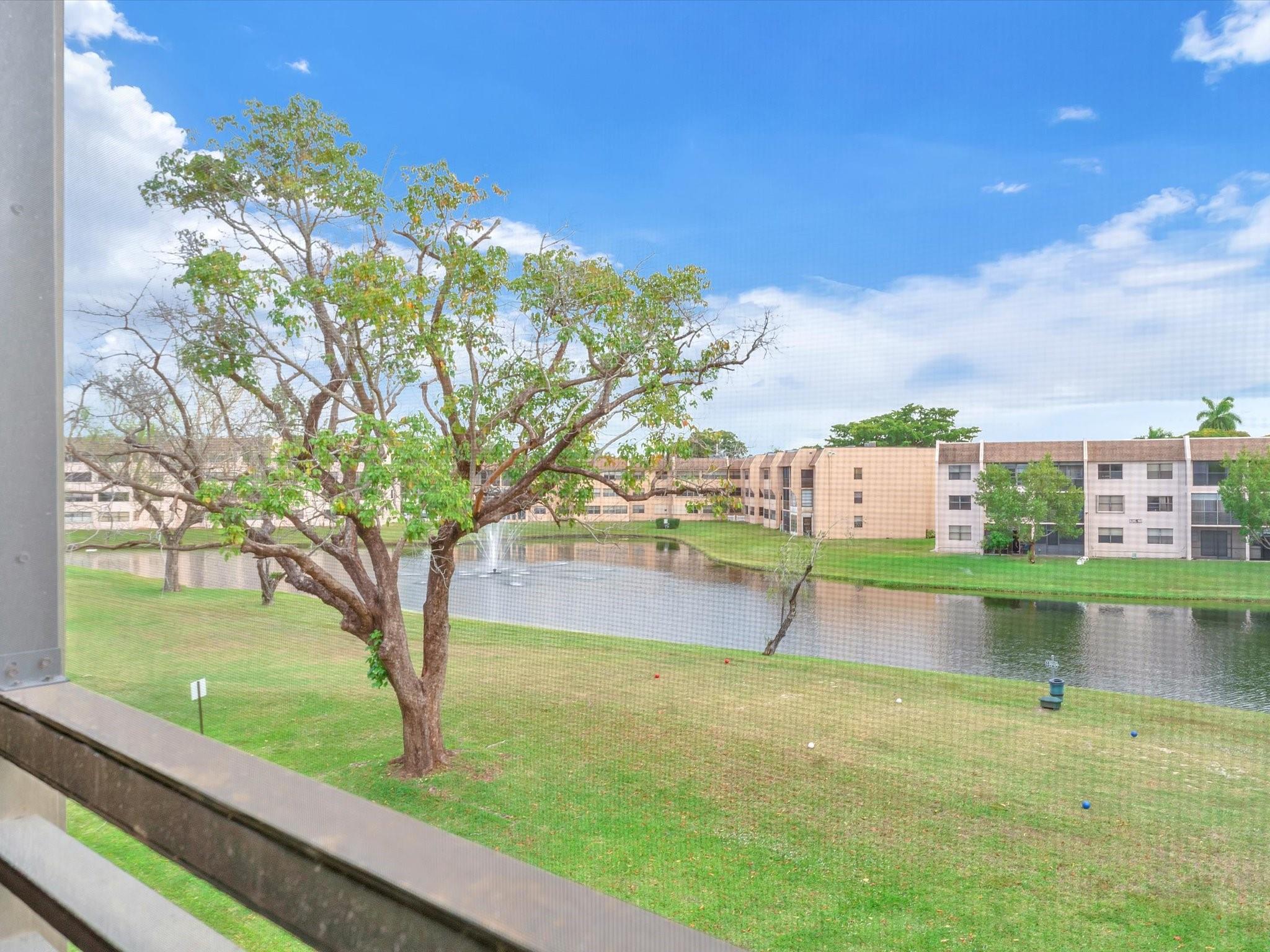 SUNRISE LAKES - Residential