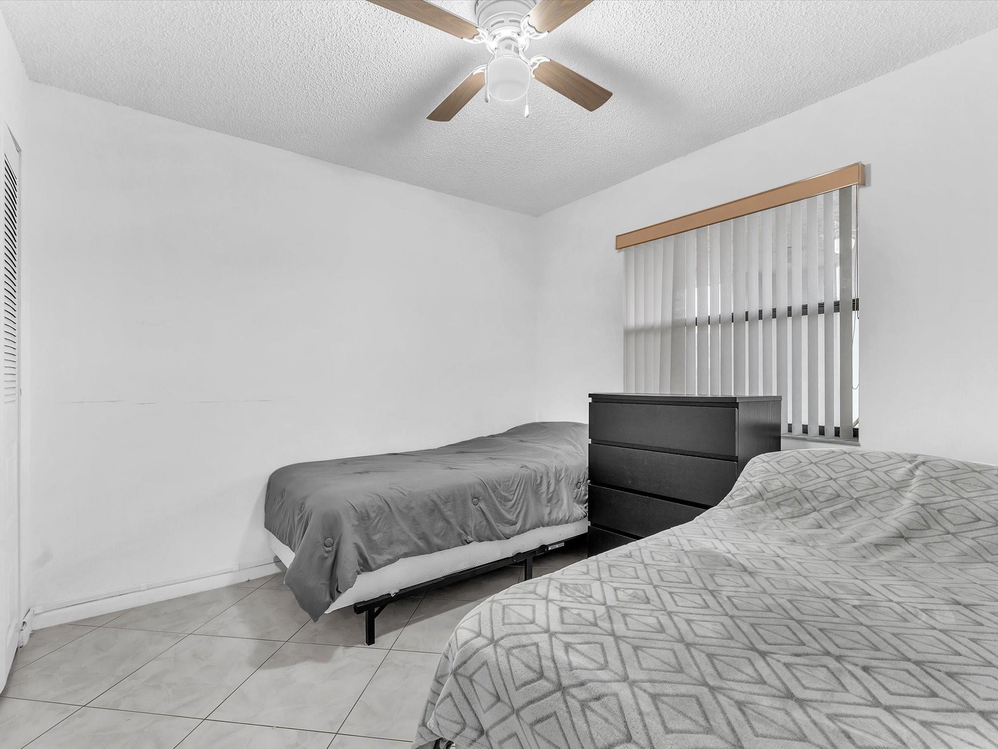 SUNRISE LAKES - Residential