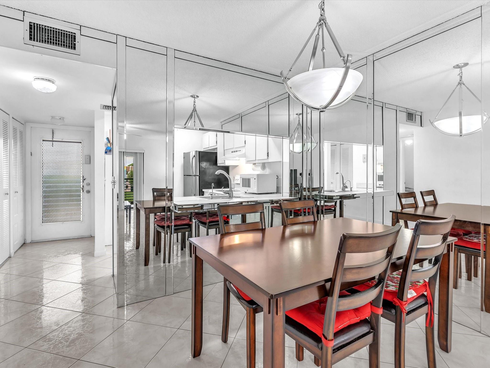 SUNRISE LAKES - Residential