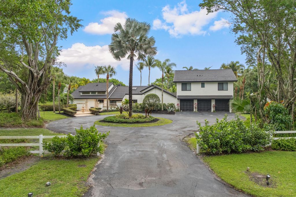 Photo of 10076 El Caballo Court, Delray Beach, FL 33446 (MLS # B26011976)