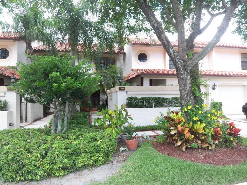 Photo of 7862 La Mirada Drive, Boca Raton, FL 33433 (MLS # R10882581)