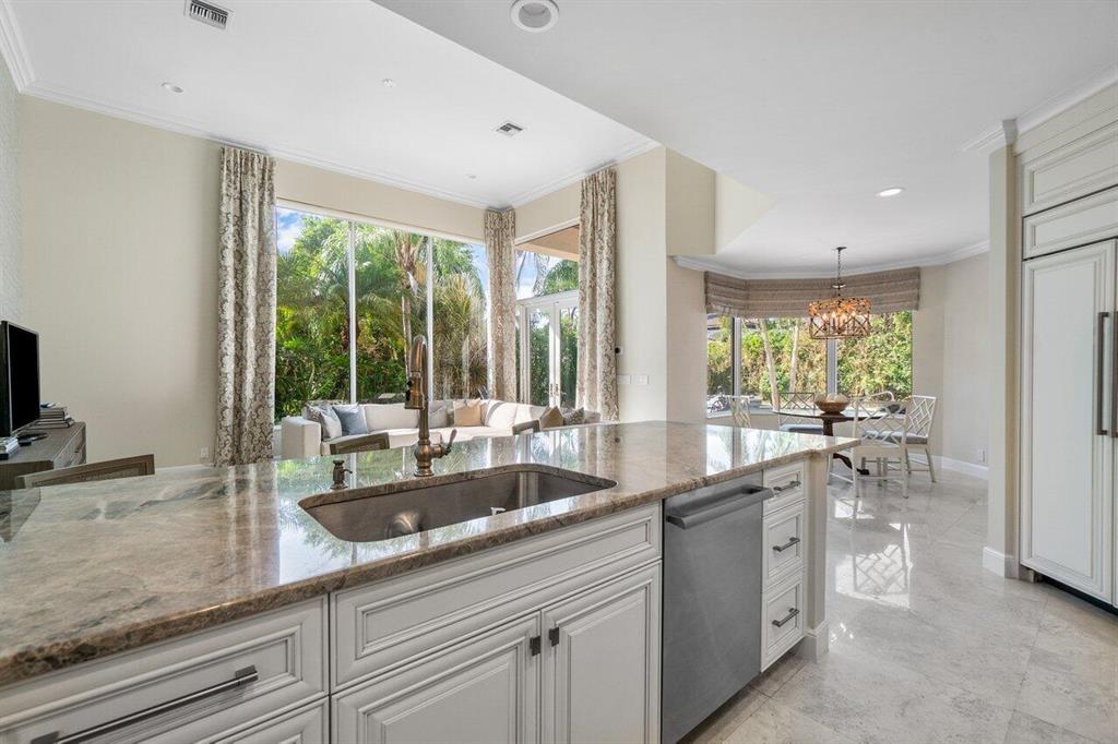 ROYAL PALM YACHT & COUNTRY CLUB - Residential