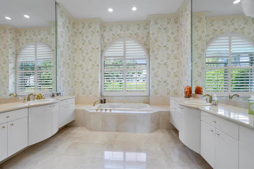 ROYAL PALM YACHT & COUNTRY CLUB - Residential