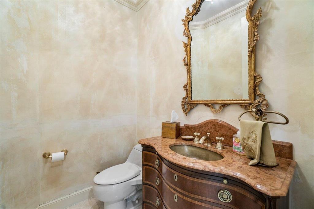 ROYAL PALM YACHT & COUNTRY CLUB - Residential