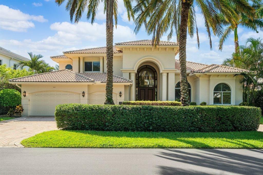 ROYAL PALM YACHT & COUNTRY CLUB - Residential