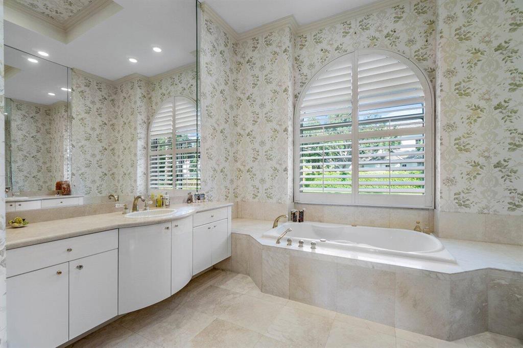 ROYAL PALM YACHT & COUNTRY CLUB - Residential