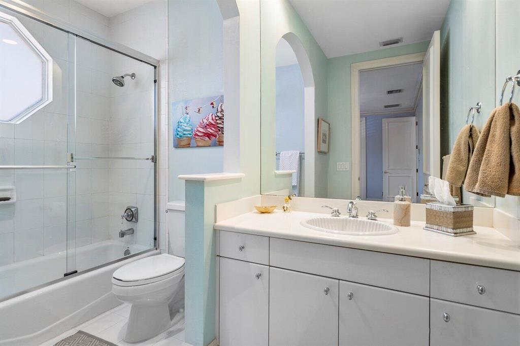 ROYAL PALM YACHT & COUNTRY CLUB - Residential