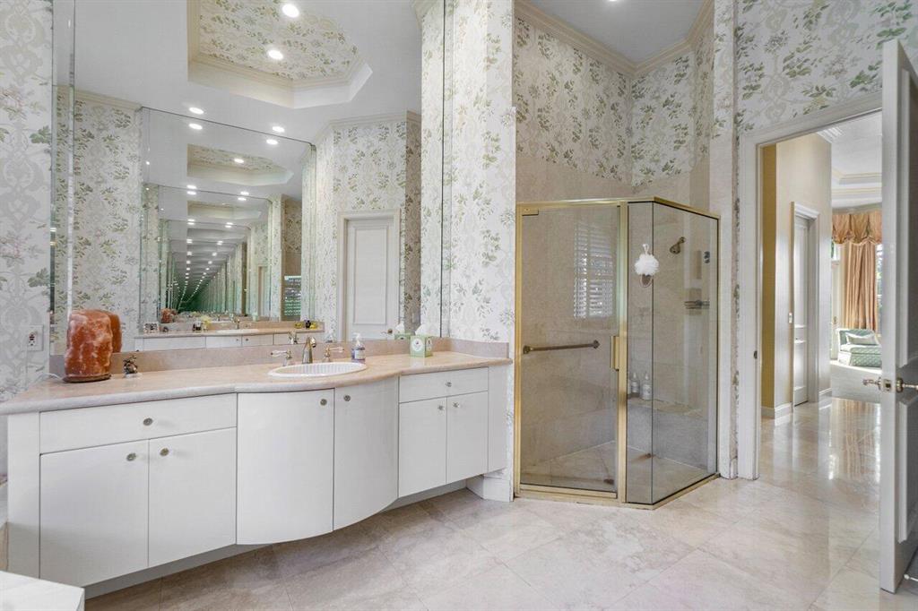 ROYAL PALM YACHT & COUNTRY CLUB - Residential