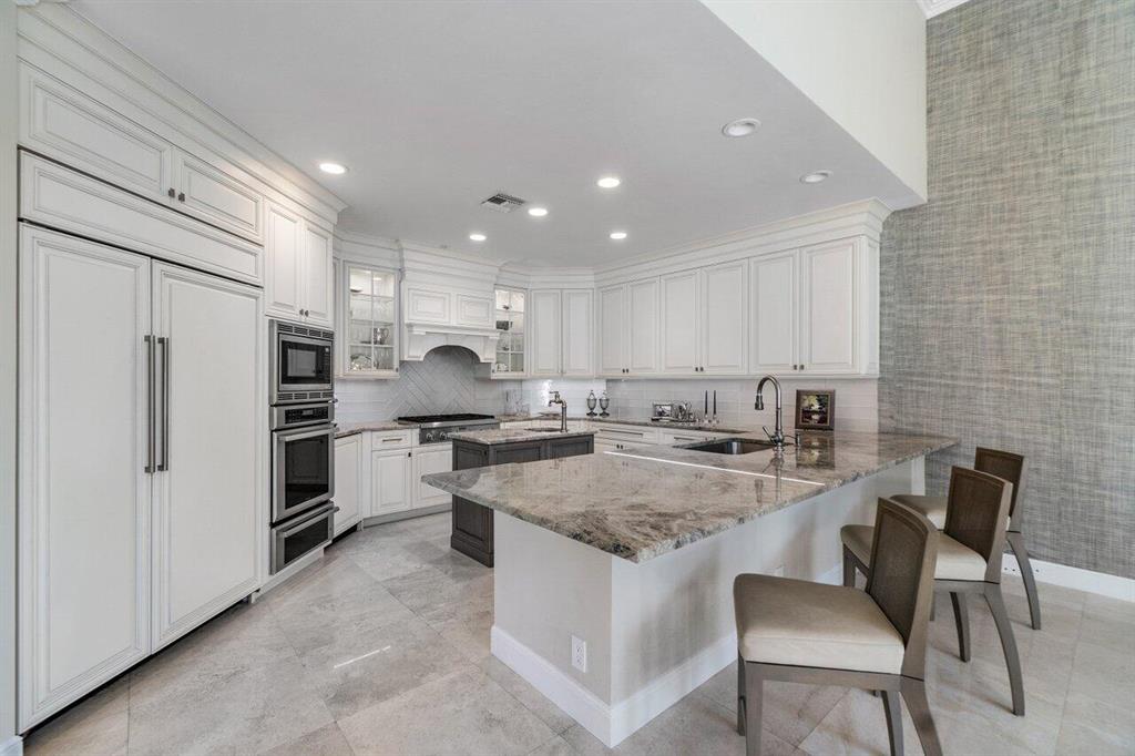 ROYAL PALM YACHT & COUNTRY CLUB - Residential