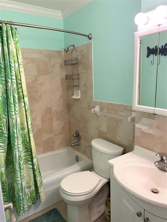 IMPERIAL POINT CONDO - Residential